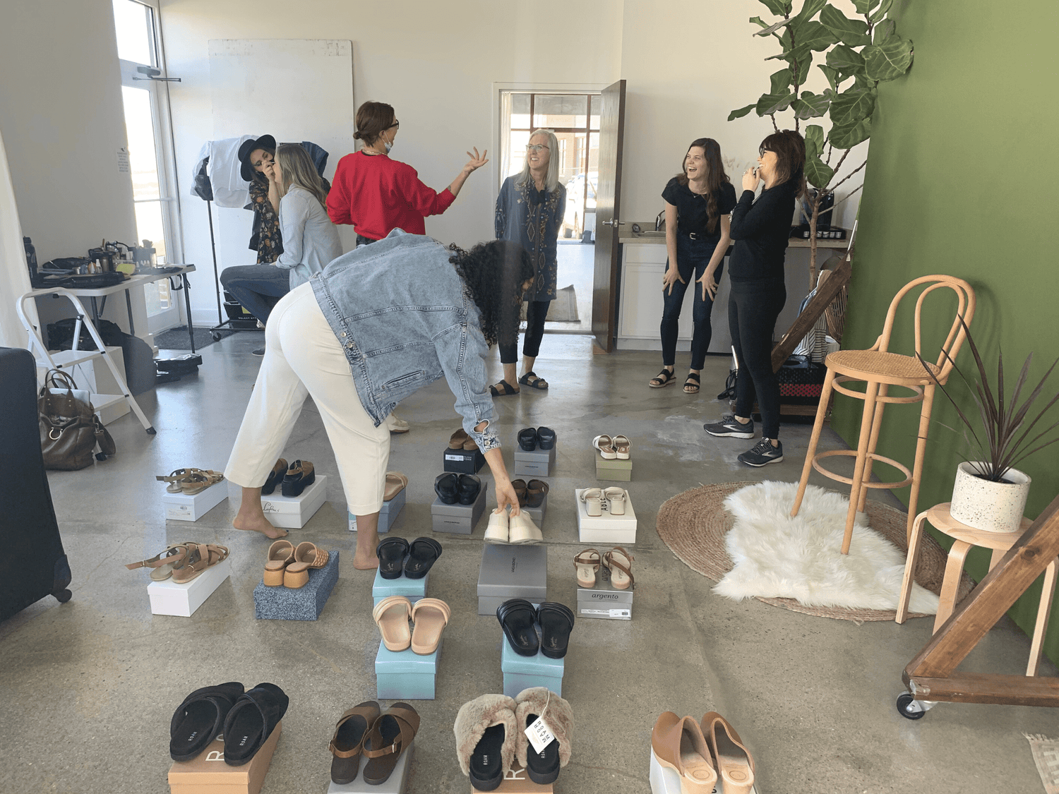 Go behind the scenes of a sapahn photoshoot