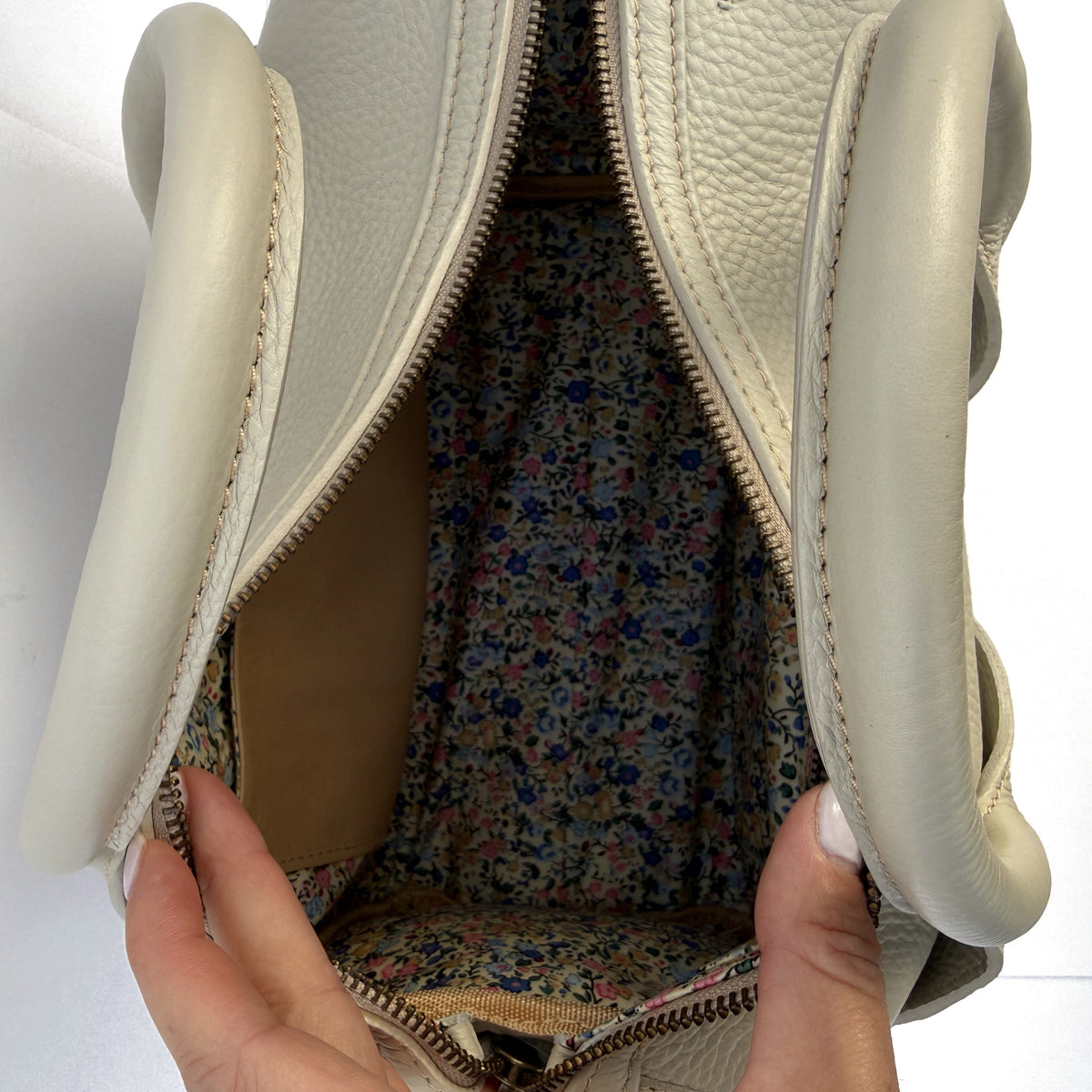 Sapahn Dawn Bowler Bag in Smoke Oil Leather #Color_Smoke Oil Leather