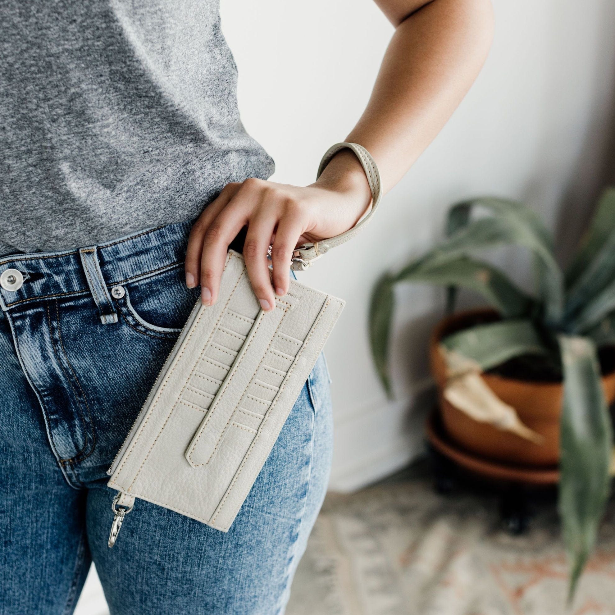 Evelyn Wristlet Wallet - | Sapahn.
