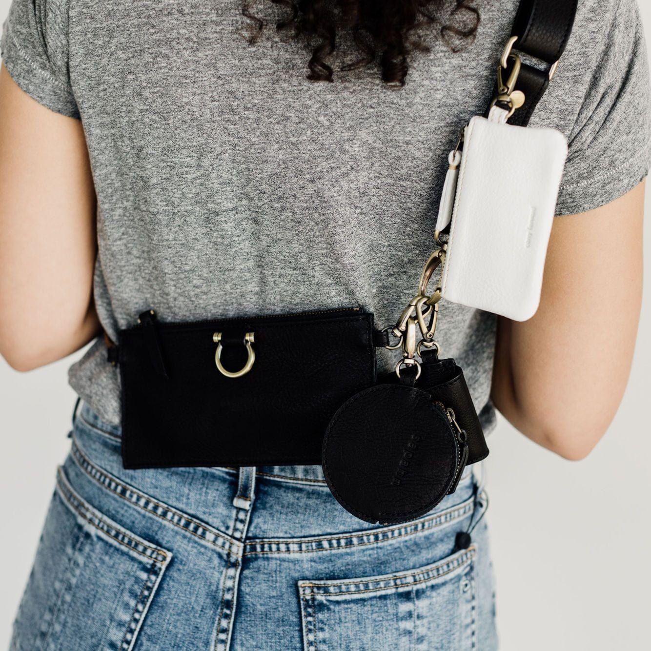 Carolyn Airpod Case - | Sapahn.