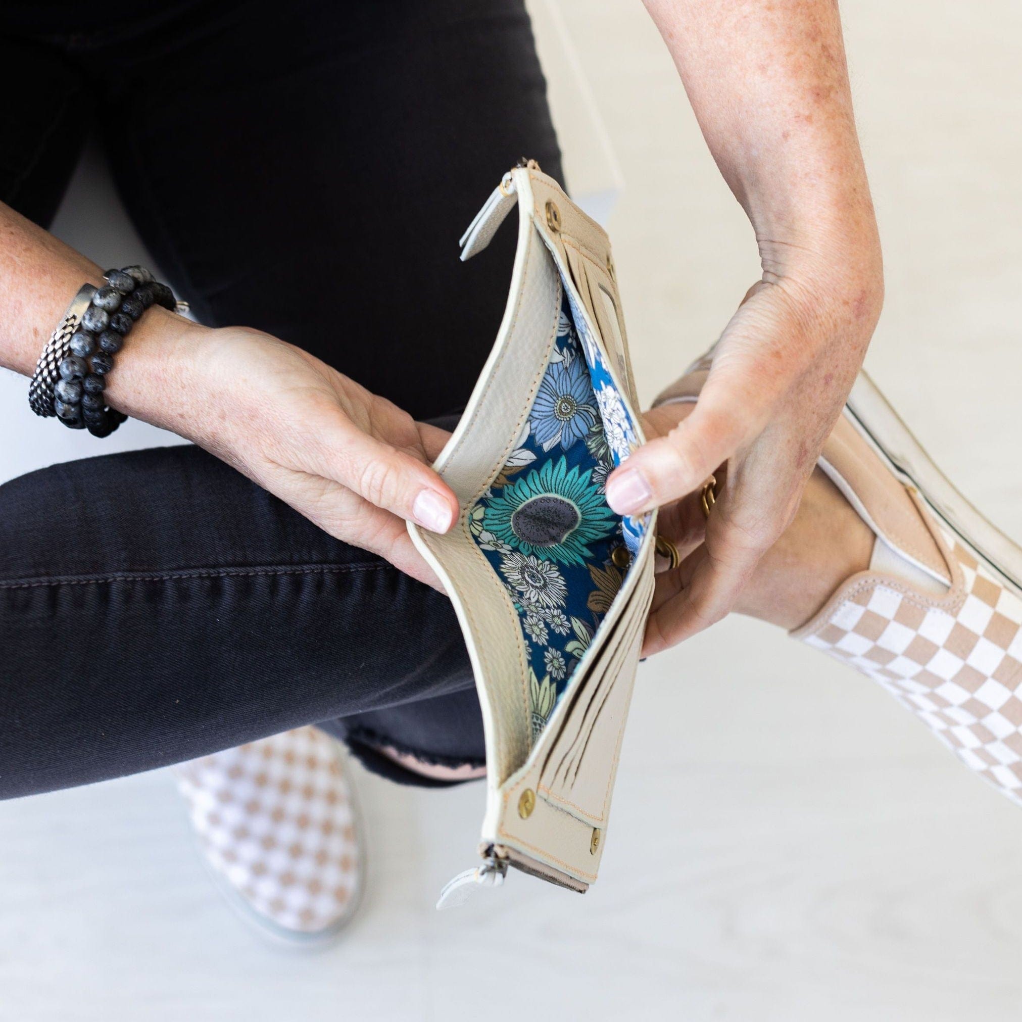 Noelle Wristlet - | Sapahn.