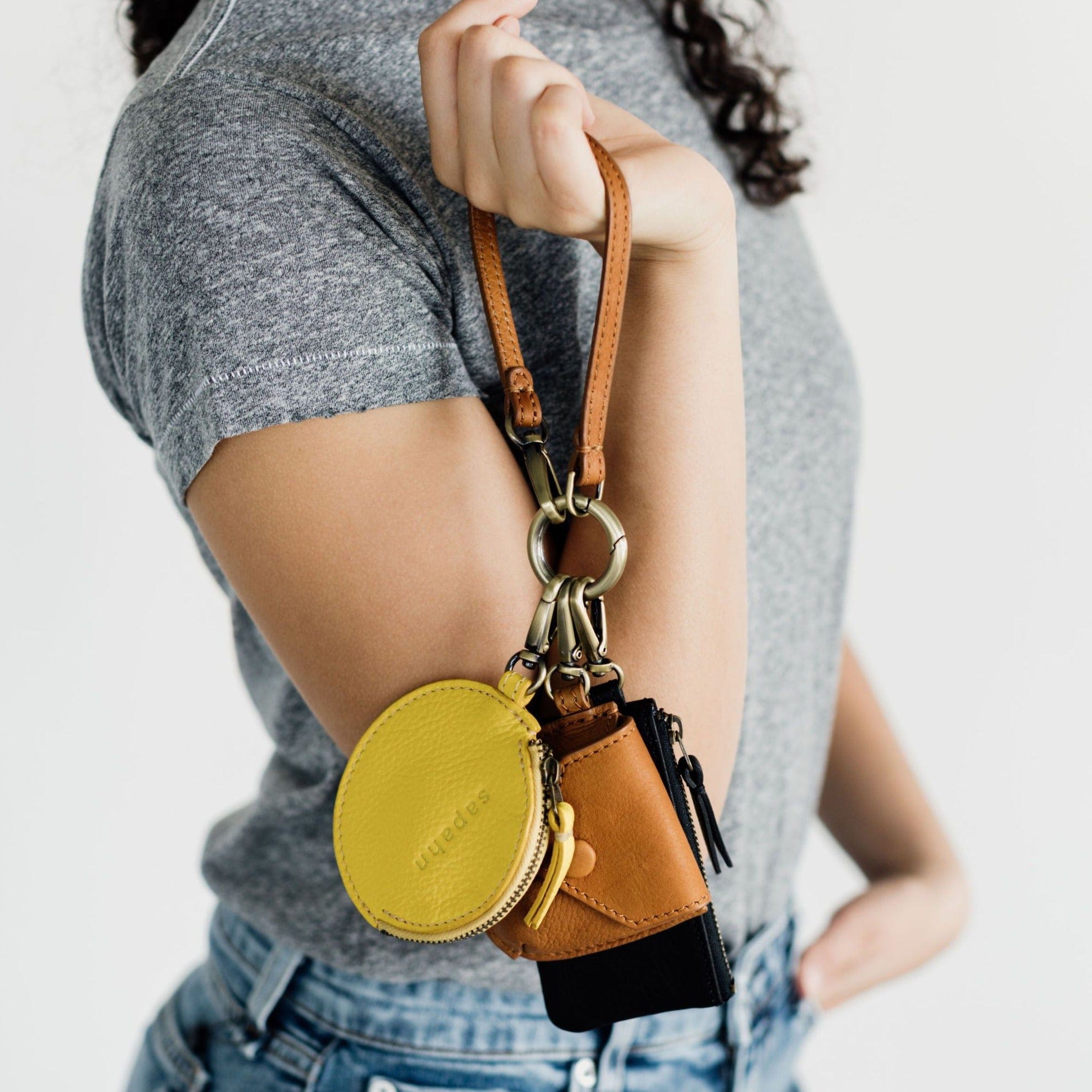 Carolyn Airpod Case - | Sapahn.