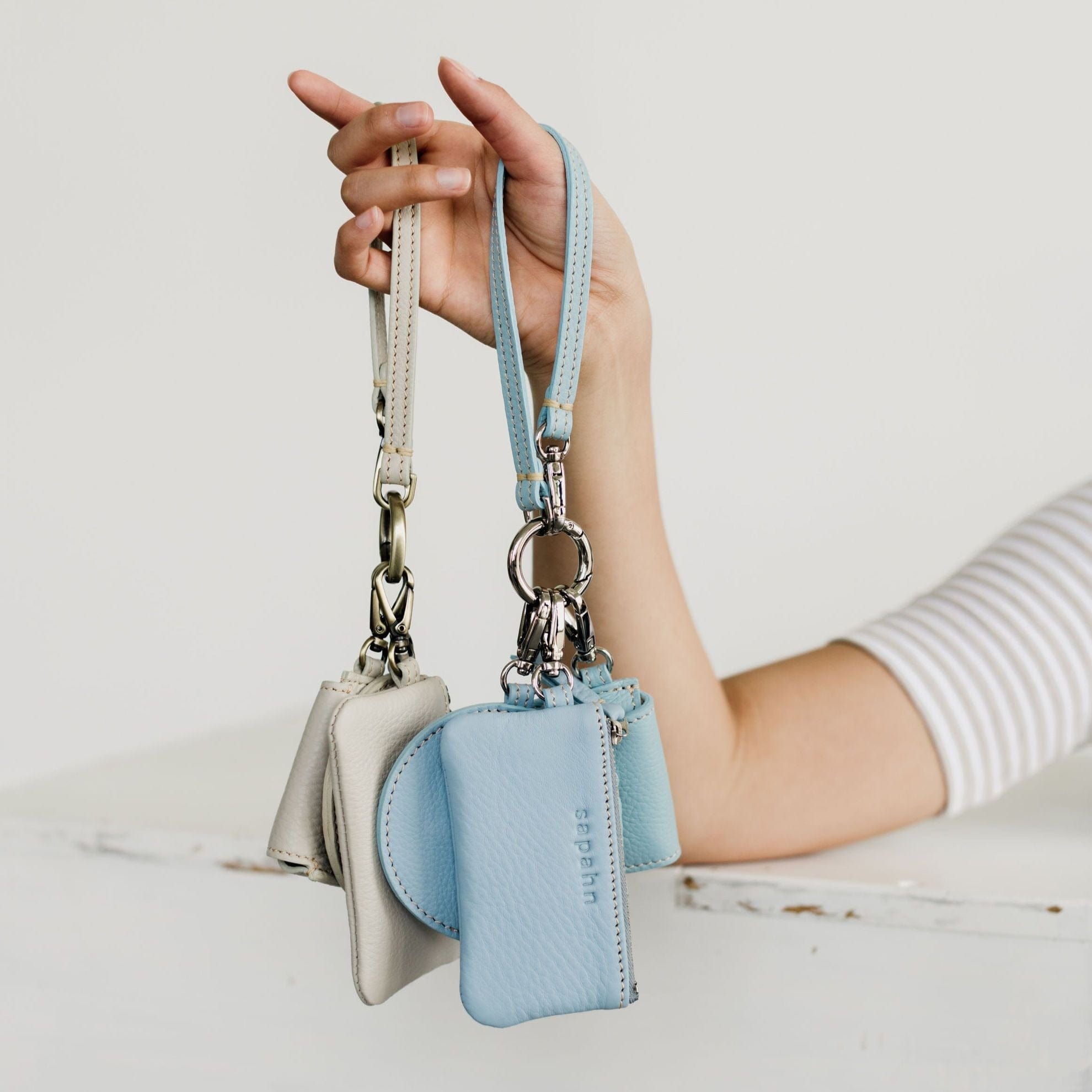 Carolyn Airpod Case - | Sapahn.