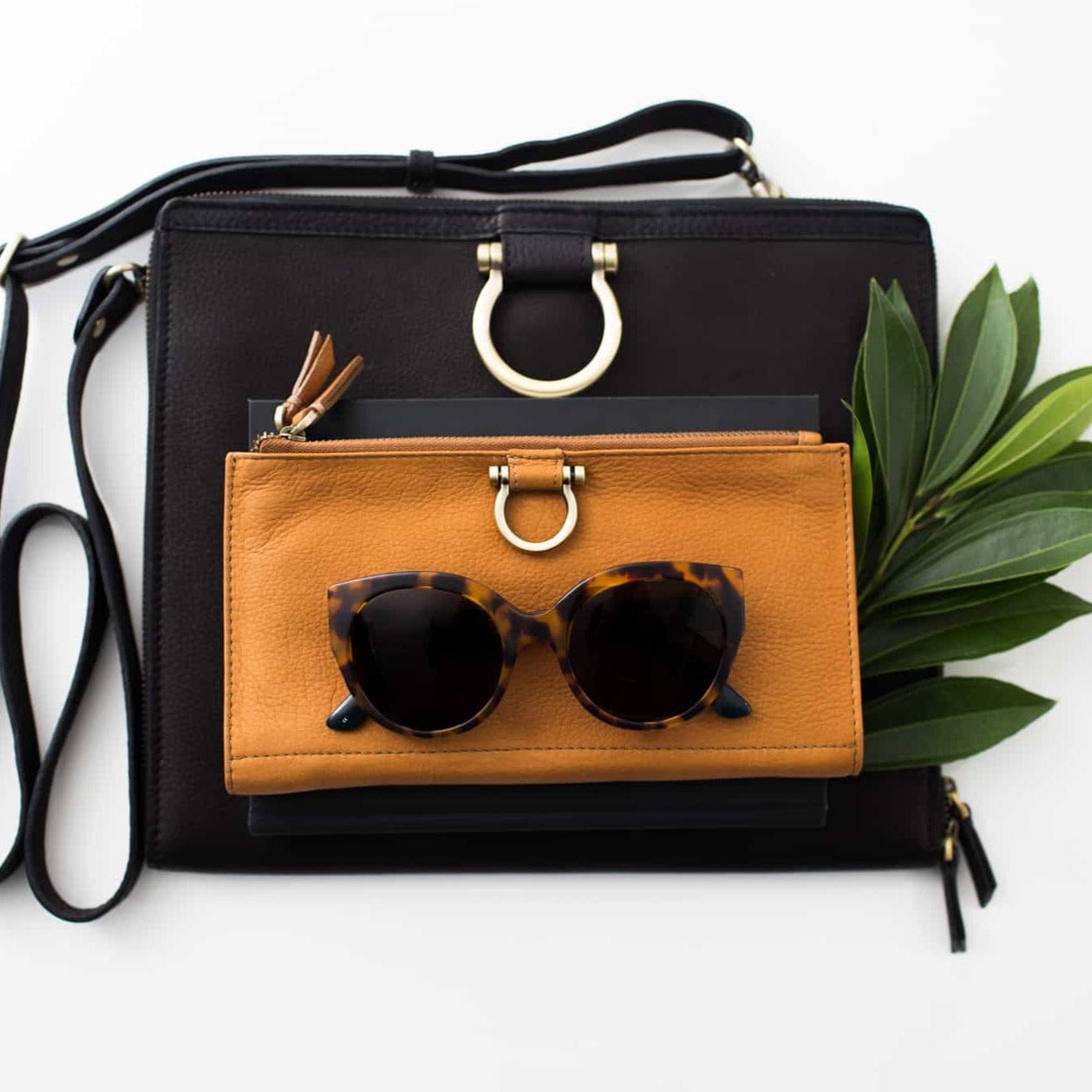 M Crossbody - | Sapahn.