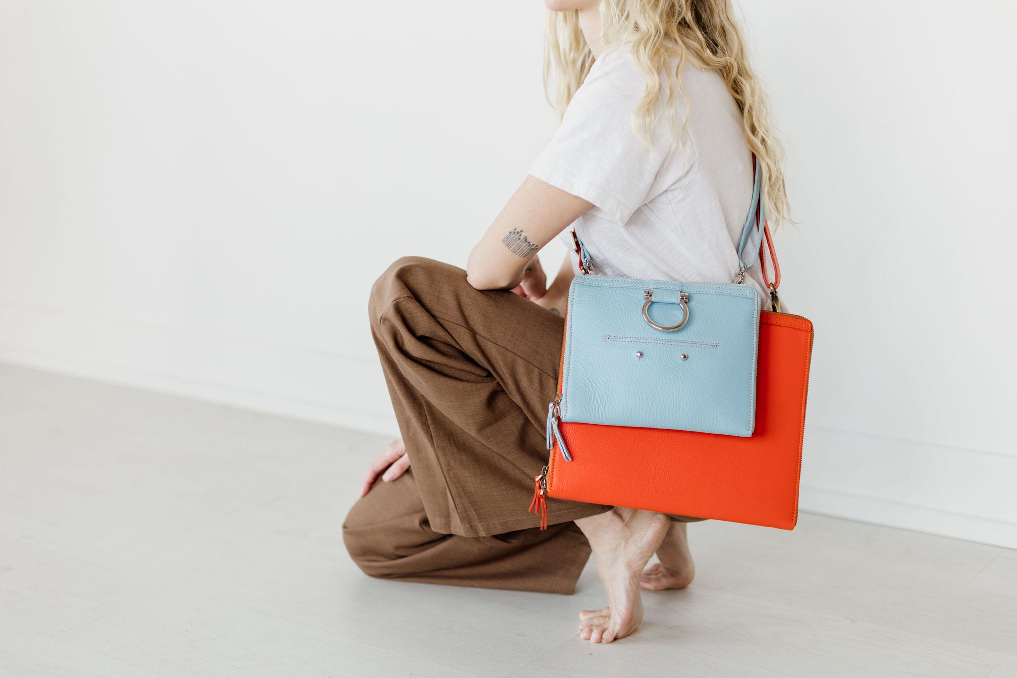 M Crossbody - | Sapahn.
