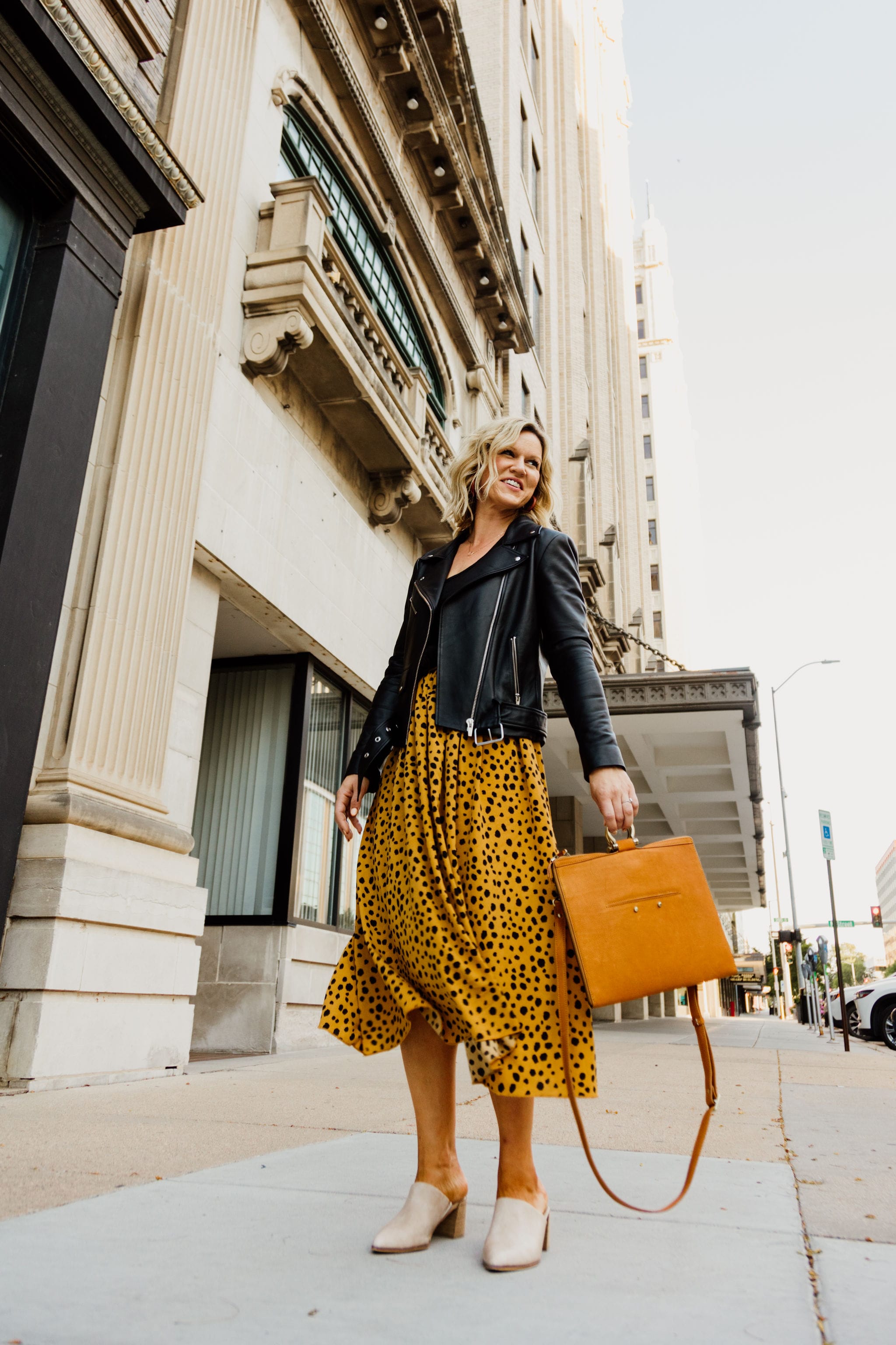 M Crossbody - | Sapahn.