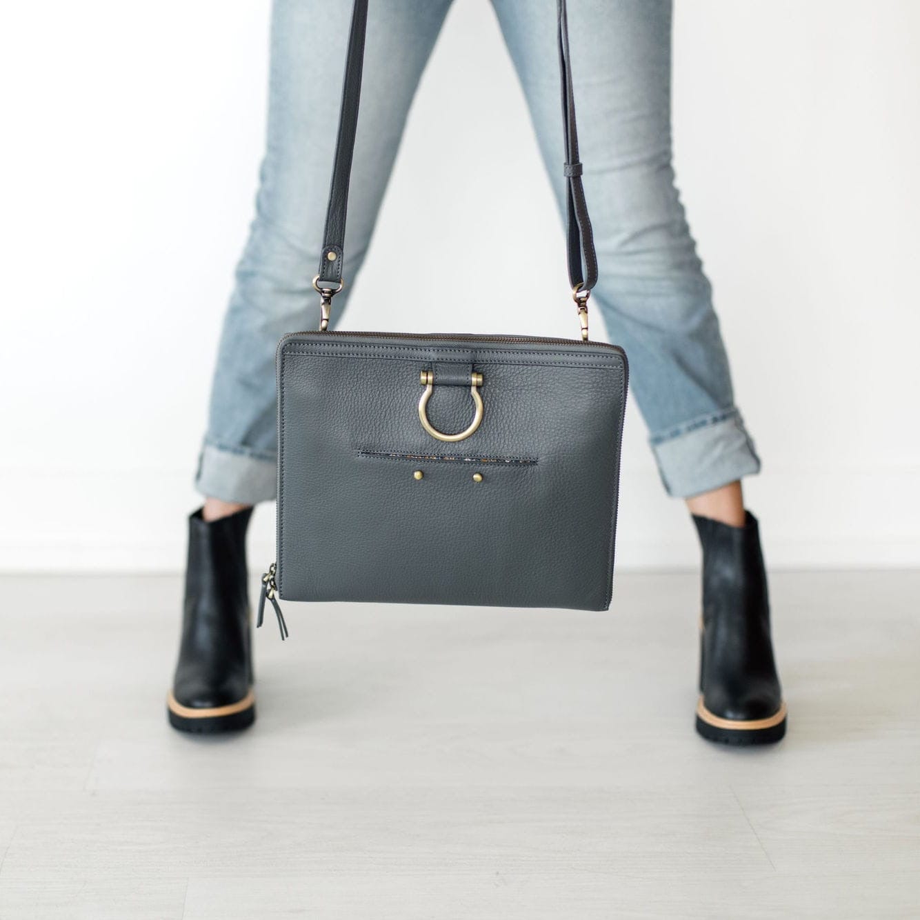 M Crossbody - | Sapahn.