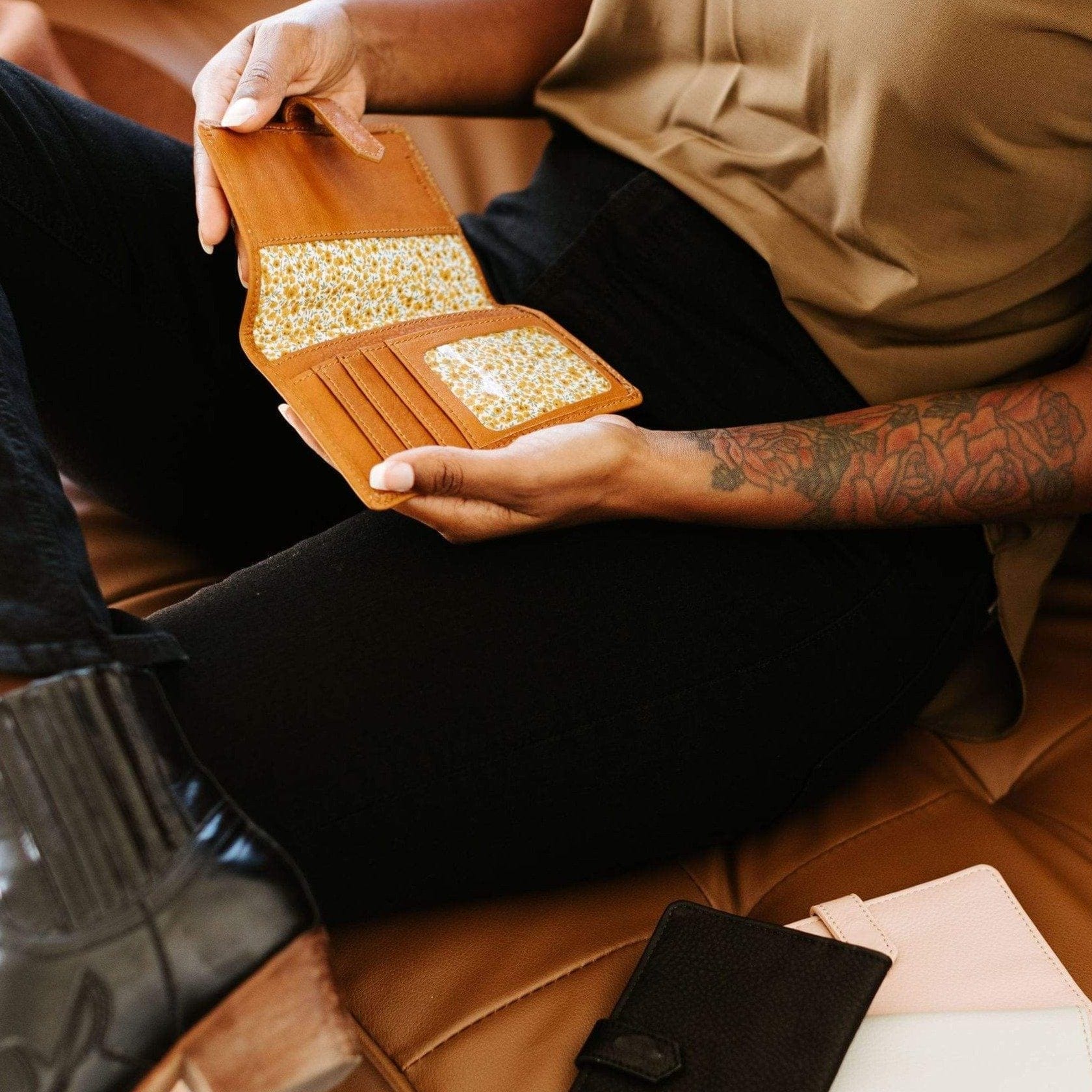 Evita Passport Holder - | Sapahn.