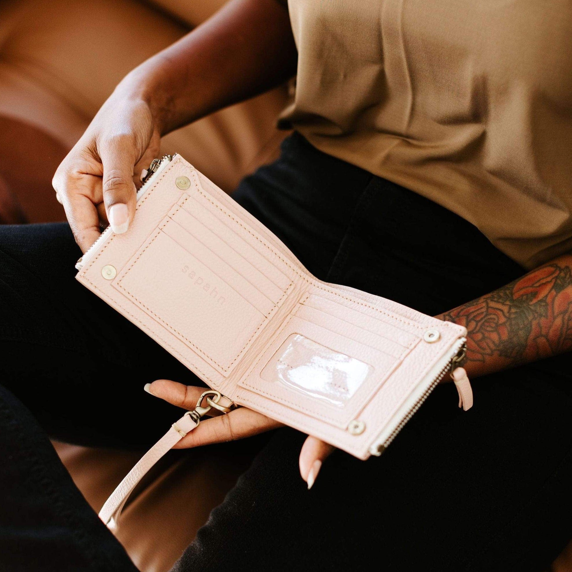 Noelle Wristlet - | Sapahn.