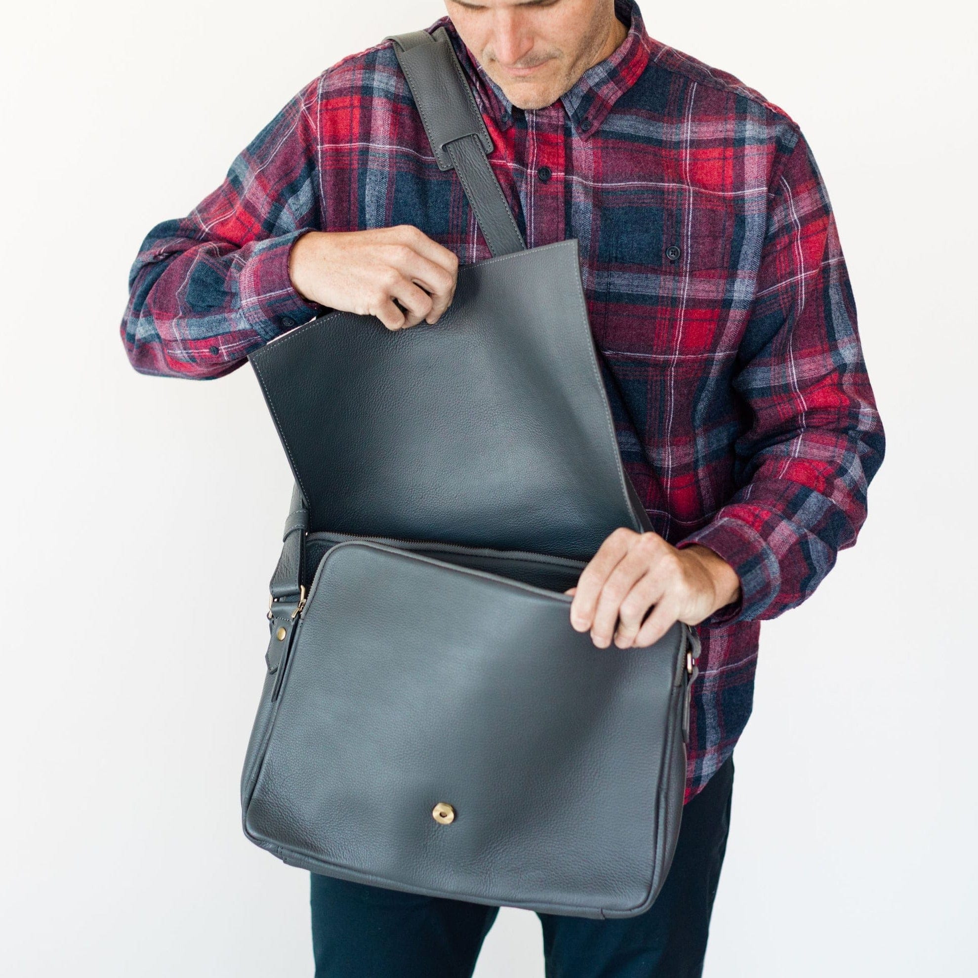 Mens Leather Messenger Bag Full Grain Leather Distressed Leather Cross –  ROCKCOWLEATHERSTUDIO